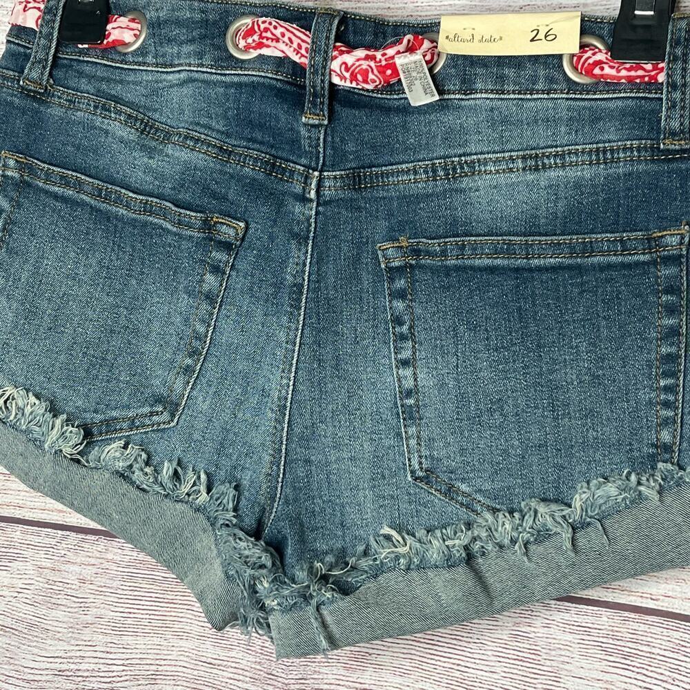 Altar'd State Marlo Button Fly Bandana Belt Distressed Denim Shorts Size 26 New - Picture 4 of 10